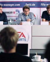 A SPORTS Fussball Manager - Pressekonferenz mit Thomas Tuchel und Gerald Köhler